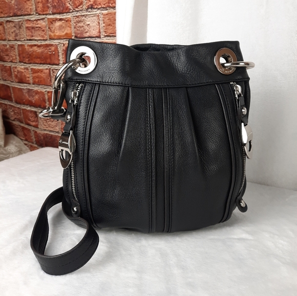 Elegant Black Leather Shoulder Bag - Picture 1 of 13